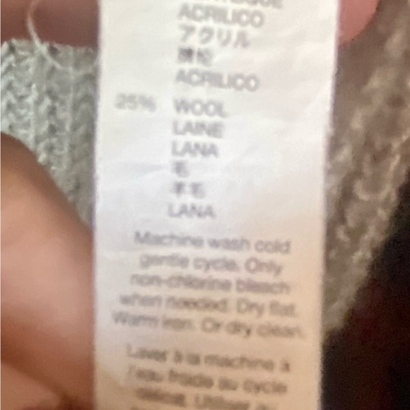 Wool blend Gap Sweater with White Bow Accents. Size S. Machine washable - Picture 6 of 6